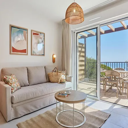 Newly Built Near The Hyeres