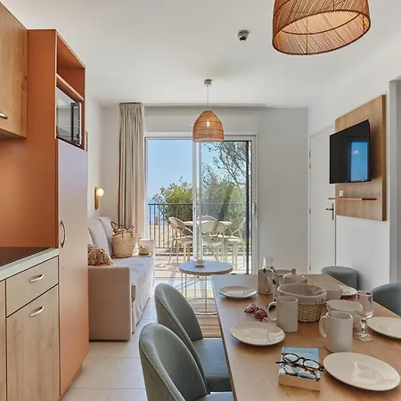 Newly Built Near The Apartment Hyeres